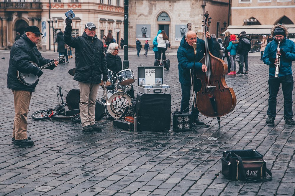 Уличные музыканты Праги