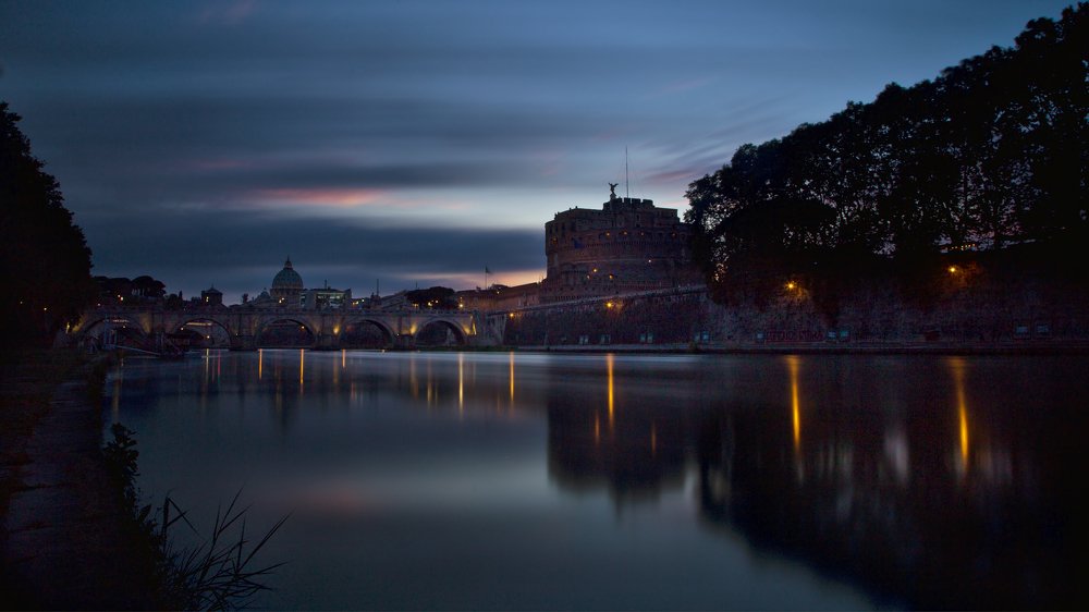 Rome: the river by night