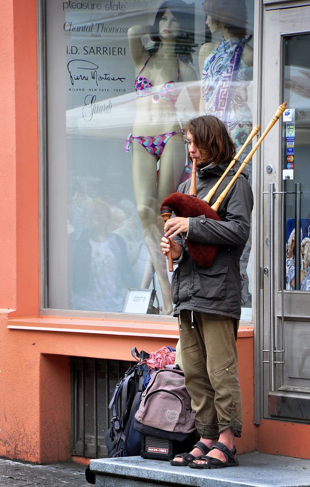 Волынка и бикини