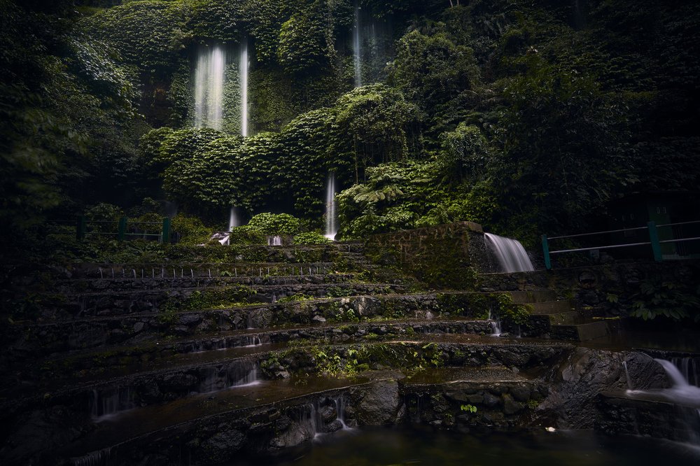 Вдопад в джунглях