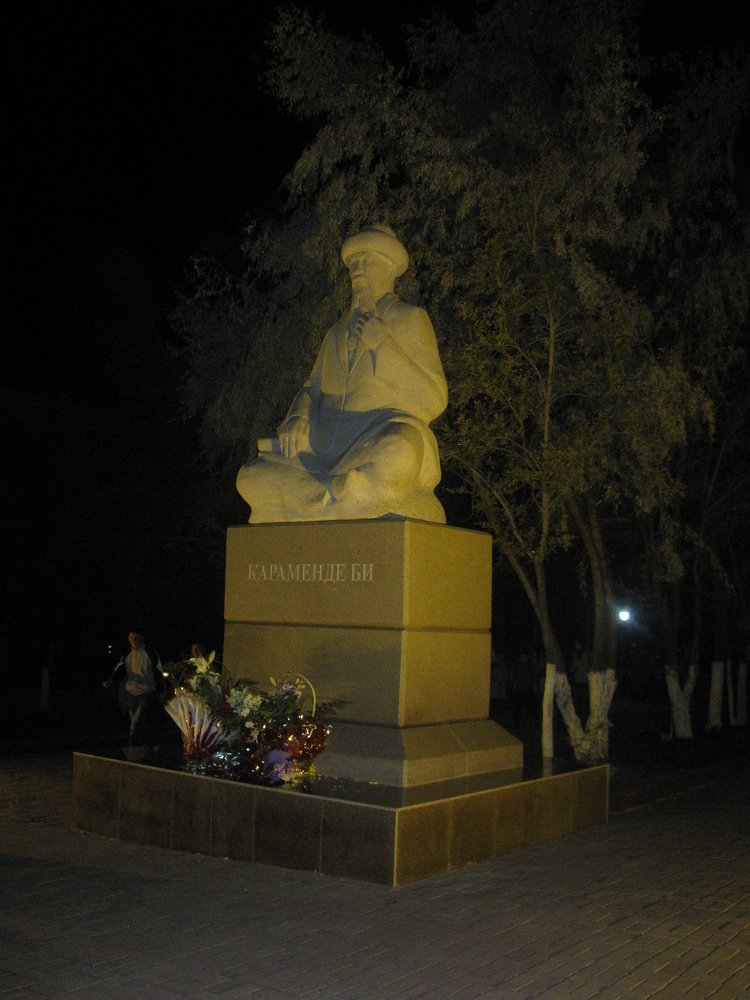 Памятник Караменде би, Балхаш, Казахстан