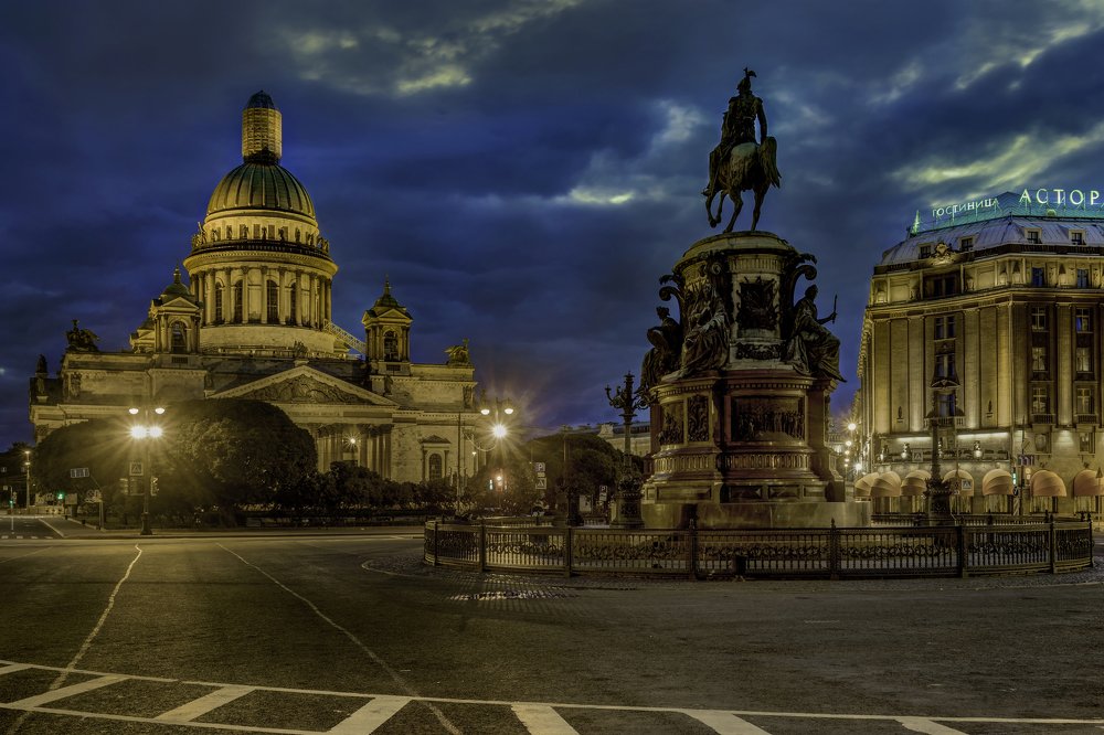 Исаакиевская  площадь(St. Isaac's Square)