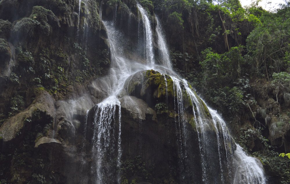 Aguacero, natural wonder
