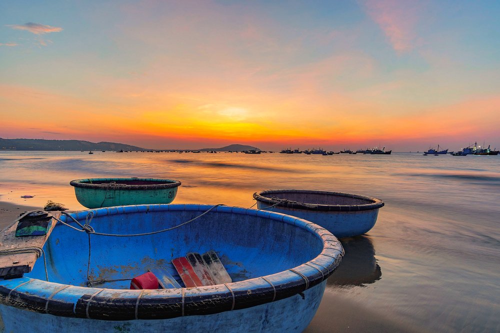 Waiting for departure to the sea