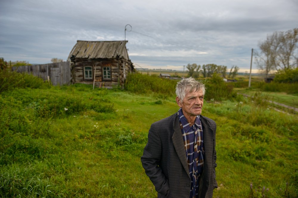 У отеческого дома.