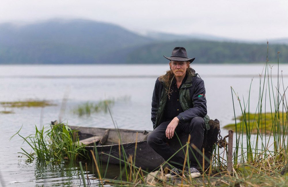 Автор испольнитель Чёрный Майк.