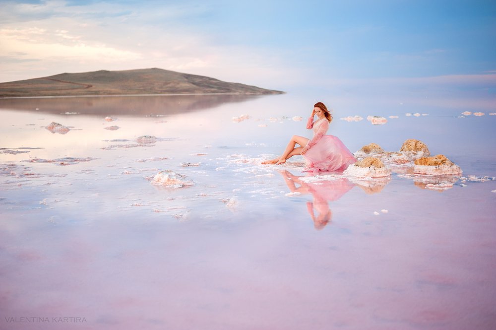 Закат на розовом озере