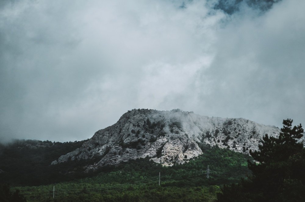 Облака Целуют Горы