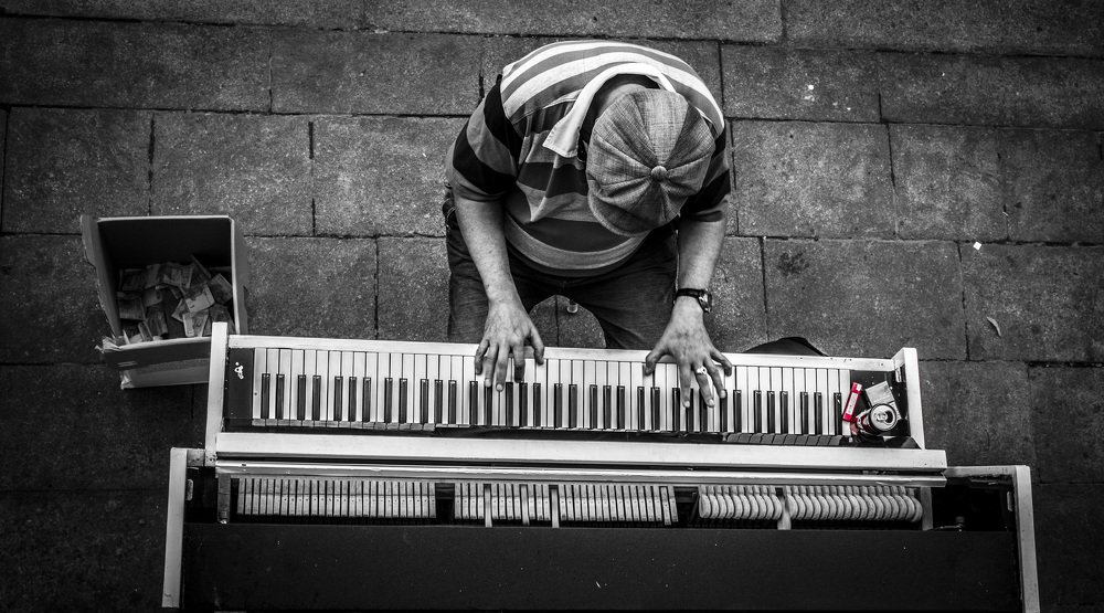 Уличный пианист в Киеве