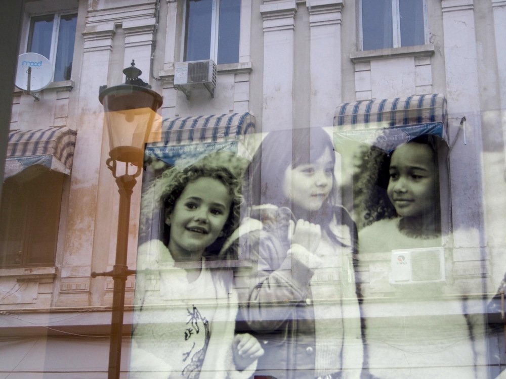 let the children be happy