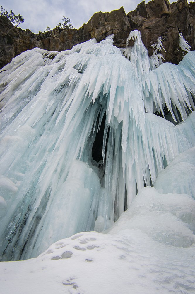 Замерзший водопад