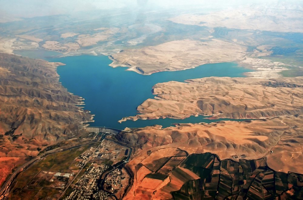 Жизнь под дамбой