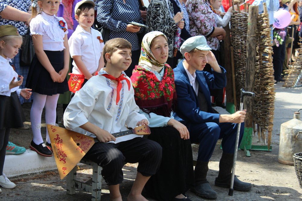 слушая вальс на скамейке