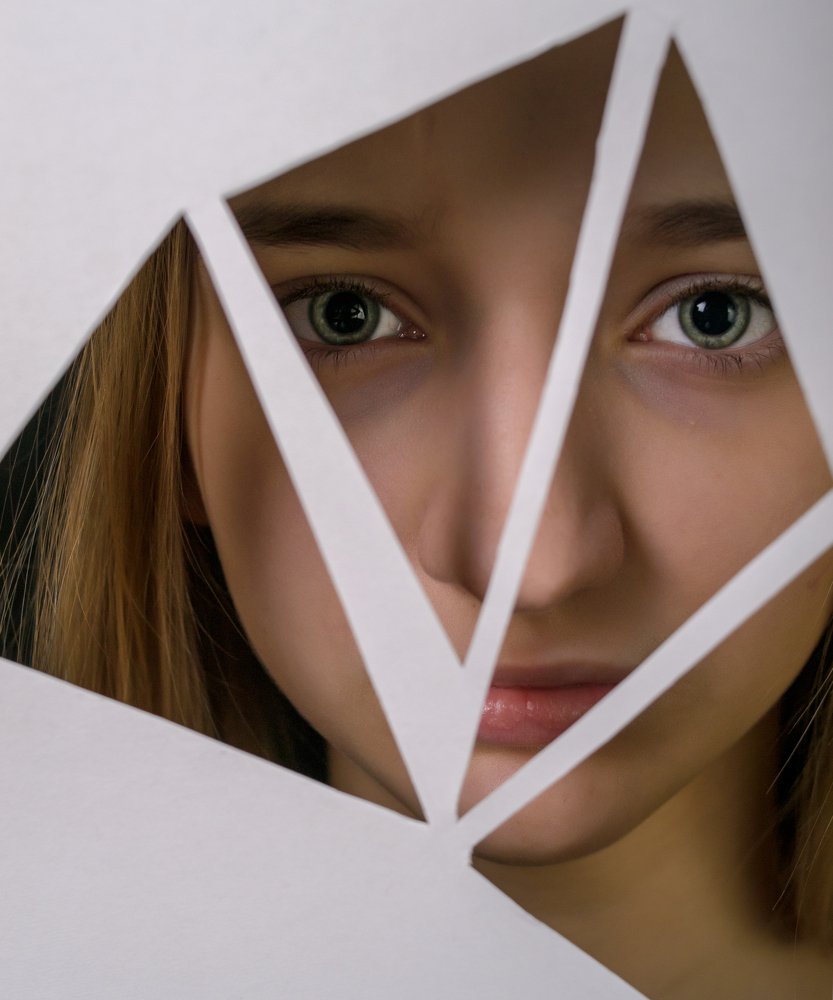 Она была дико стеснительная, оттого казалась бесконечно высокомерной