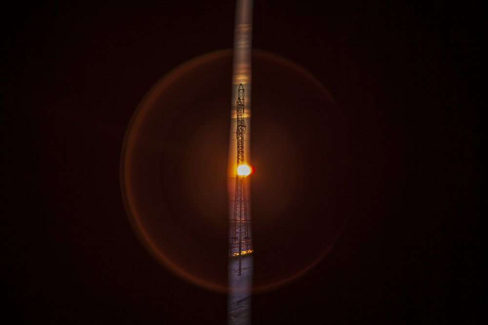 Закат сквозь штору