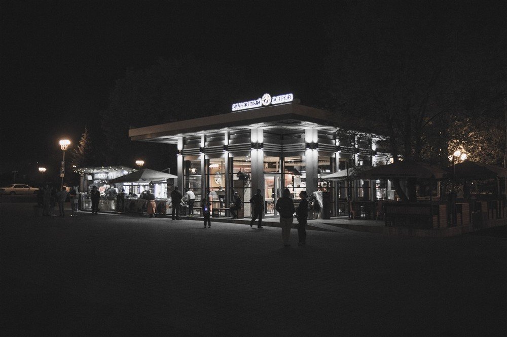 Вечернее кафе.