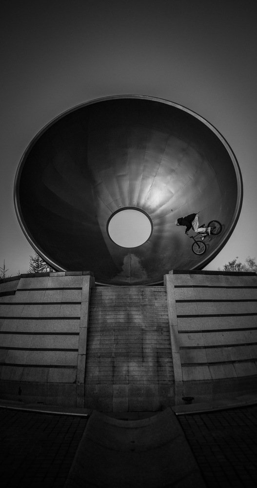 Человек в чаше