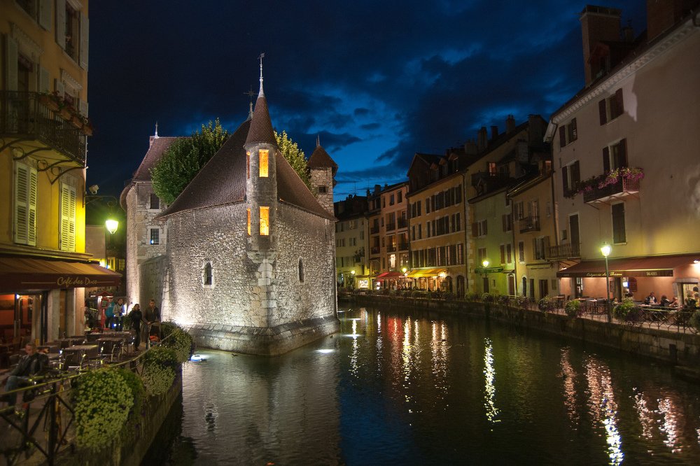 Annecy at night