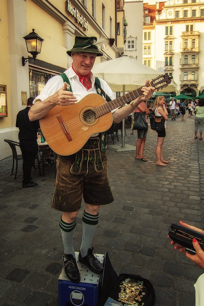 Дэньги давай!