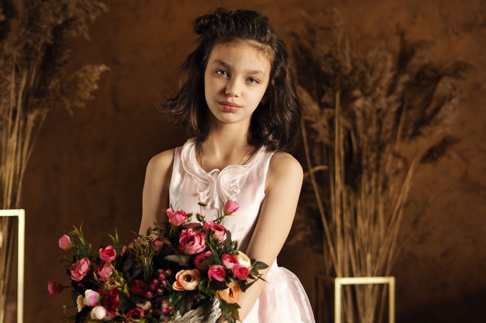 Девочка с букетом