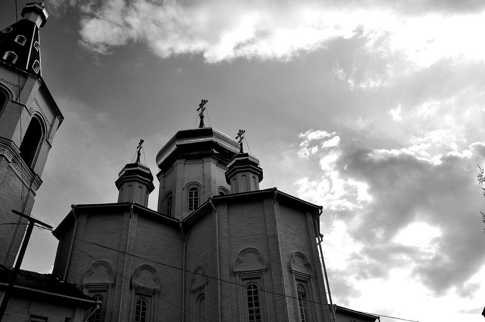 Церковь и небо