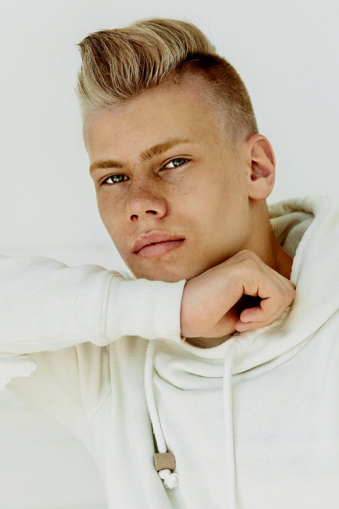 какая сила скрывается за взглядом обычного подростка?