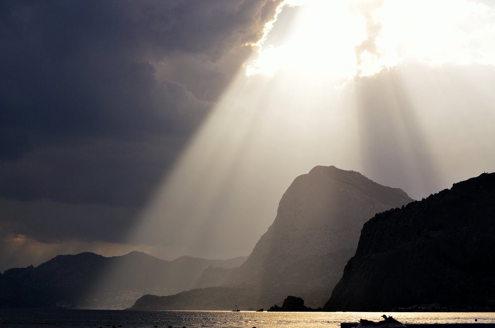 г. Судак. Вид с набережной на гору Сокол.