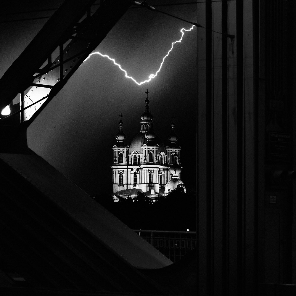 Гроза над собором...