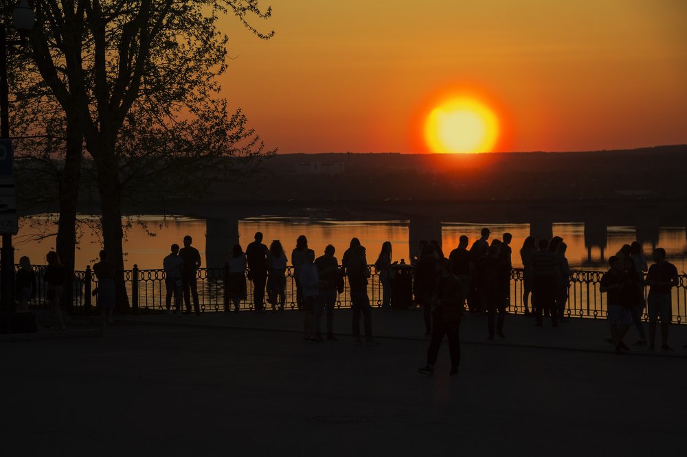 Закат на набережной.