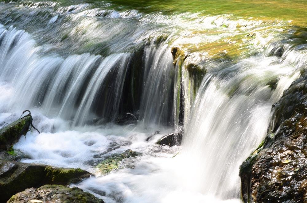 Падающая вода