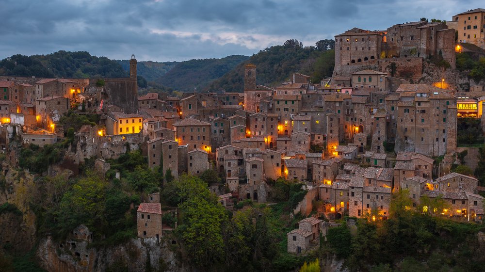 Туфовый город Сорано, (Sorano), Италия