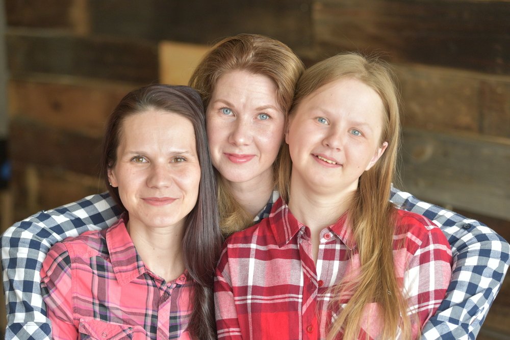 родные сестры