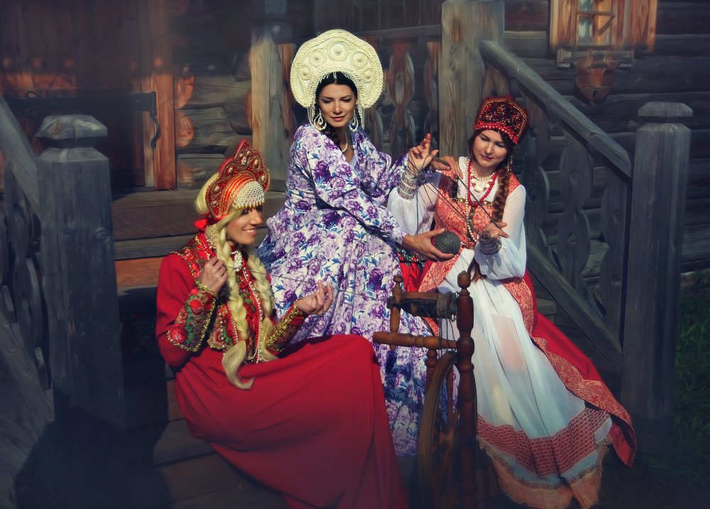 Три сестрицы под окном...