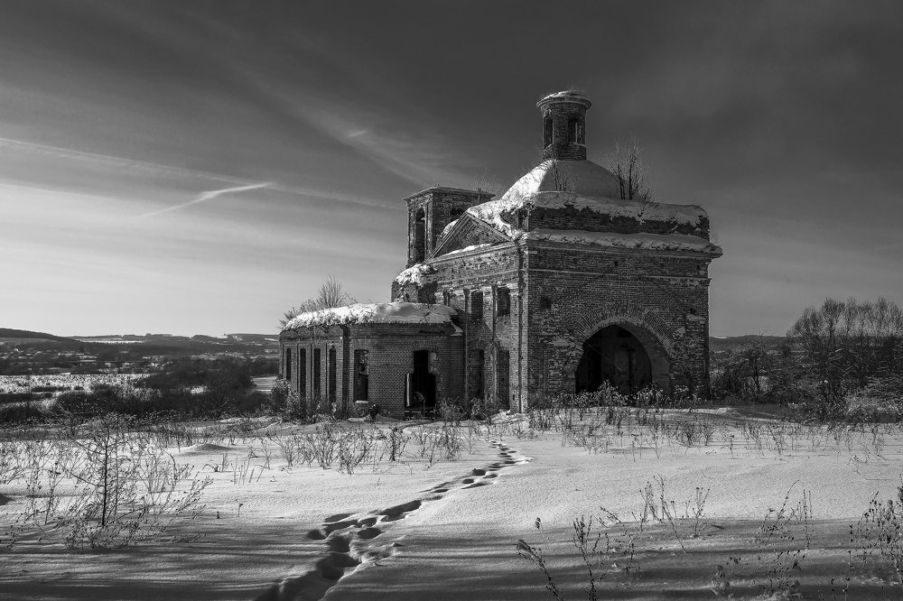 Тропинка к храму.