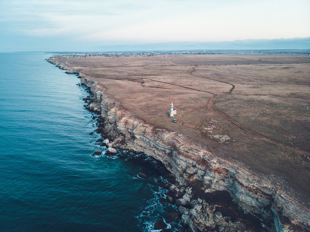 Маяк у обрыва