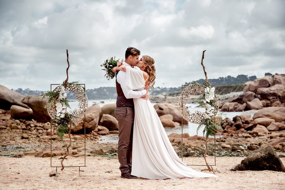 Берег розового гранита