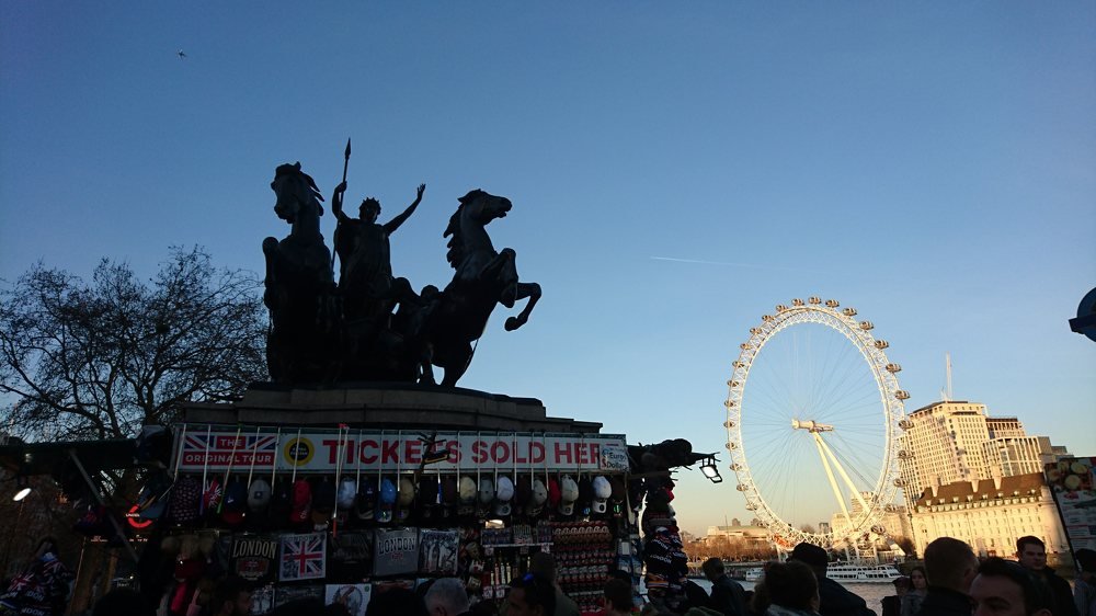EVENING ON the THAMES