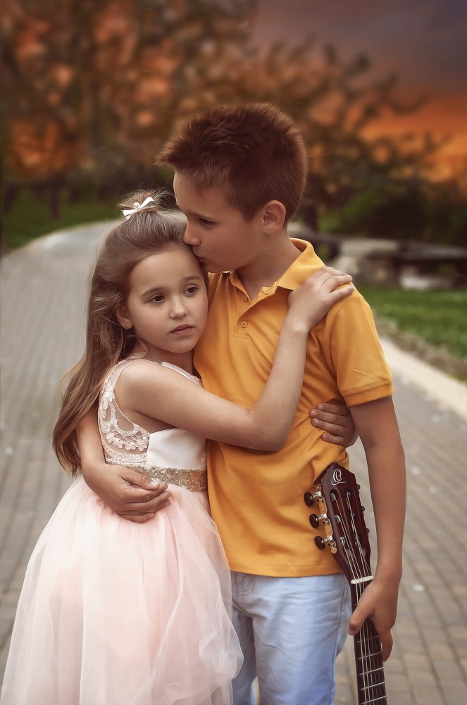 Братик с сестричкой