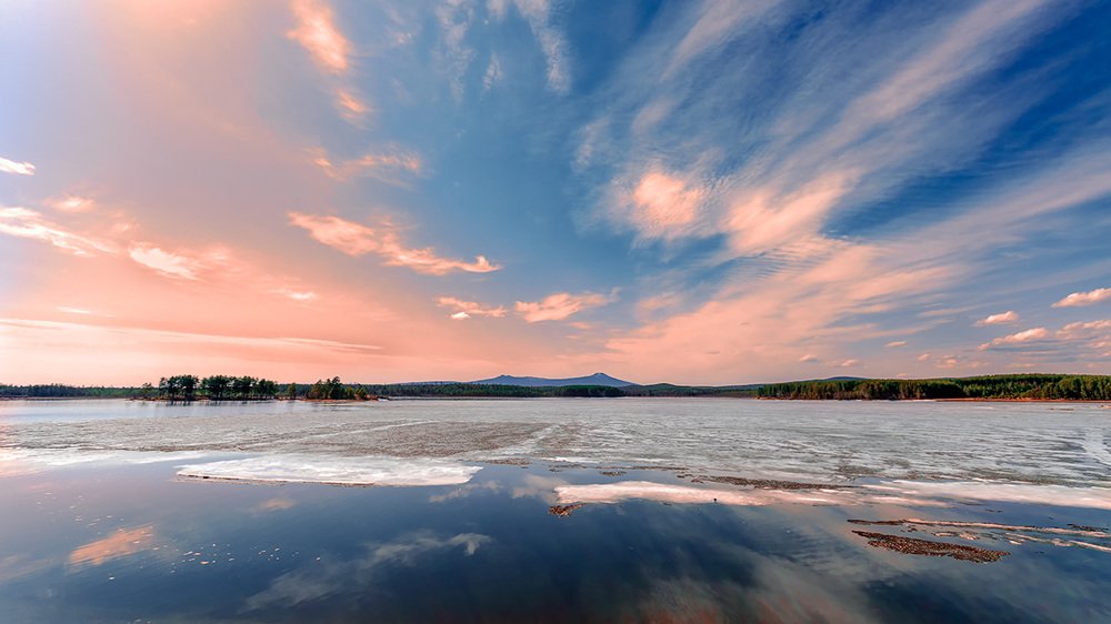 Озеро. Лед отступает.
