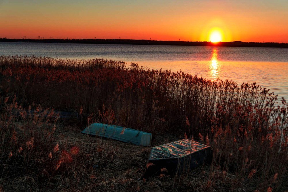 Закат на озере охладитель