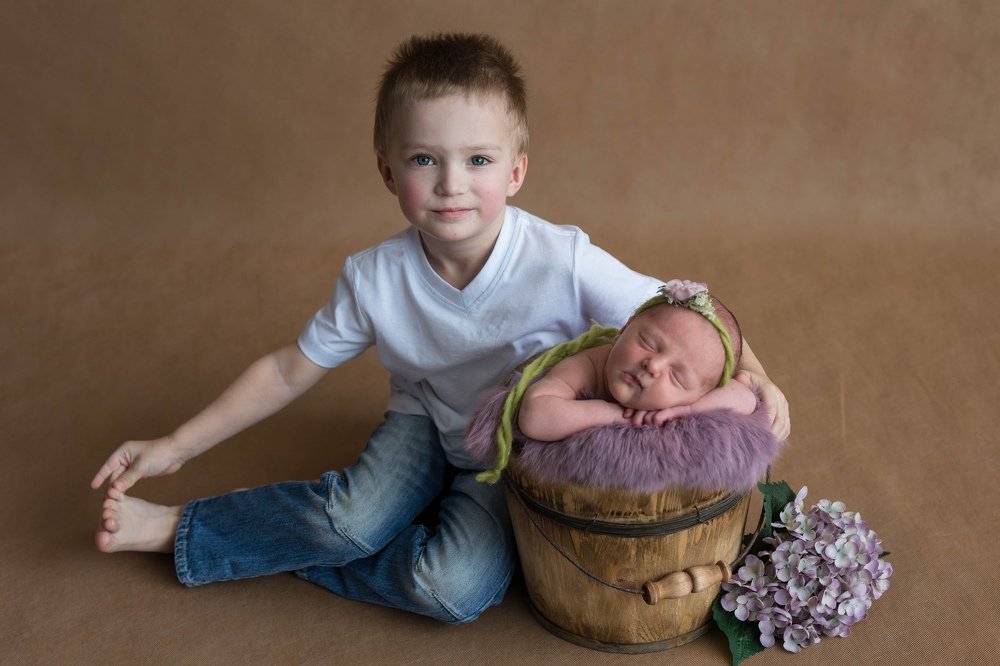 Брат с малышом