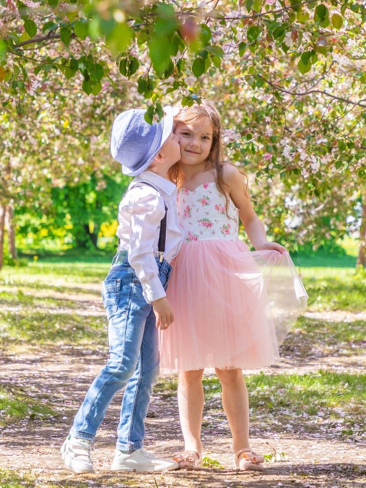 В яблоневом саду