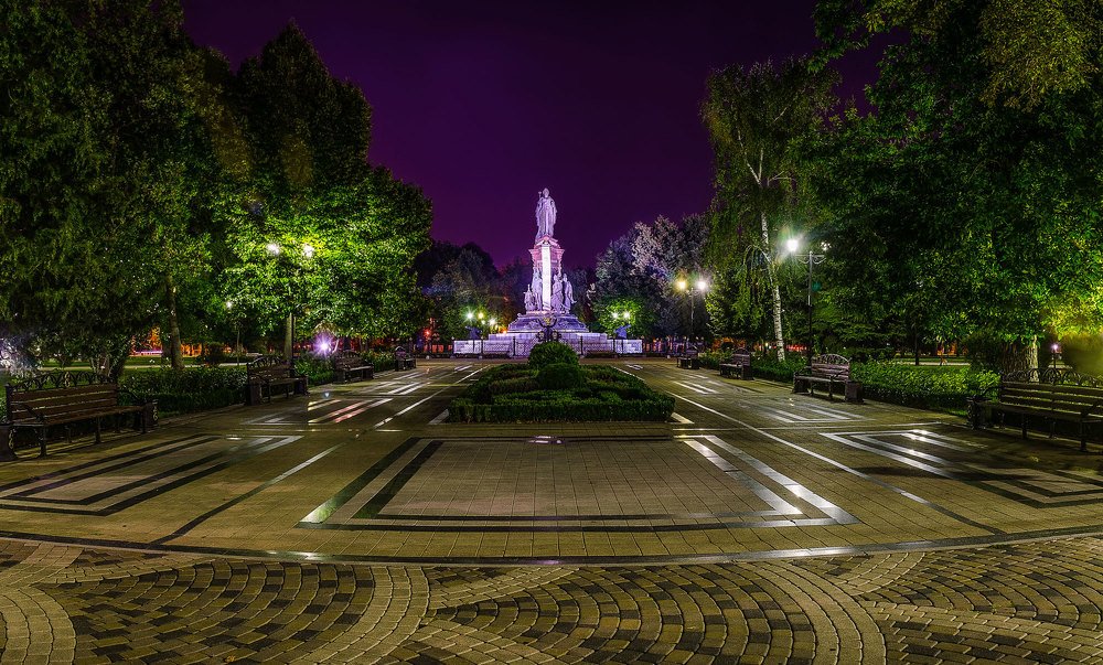 Екатерининский сквер. Краснодар. Лето