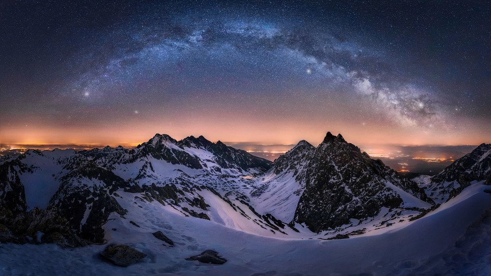 Milky way over peaks
