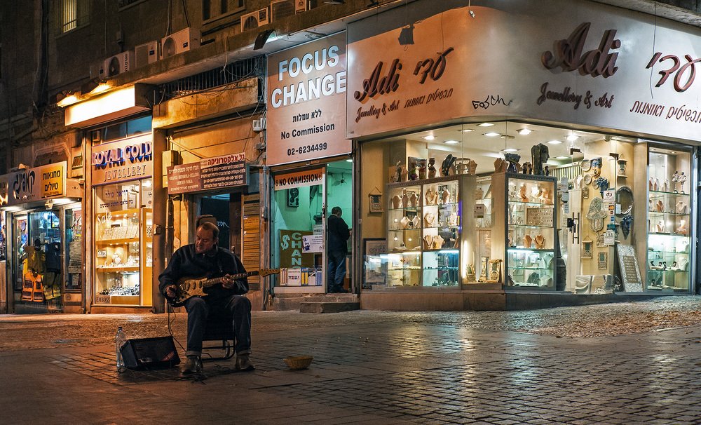 Без аншлага..