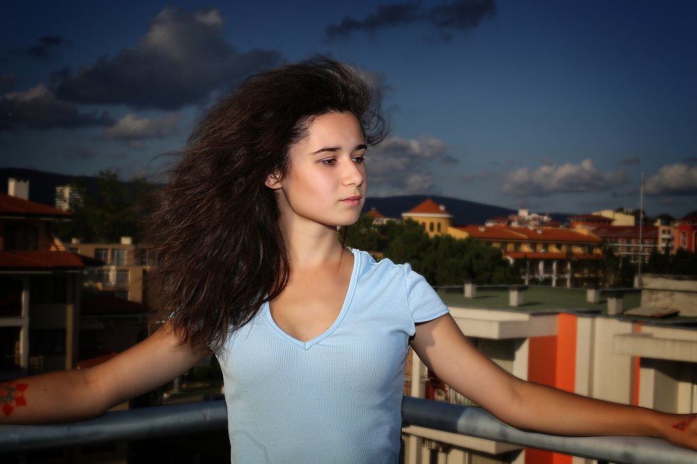 Nastya Benneton, model on the roof