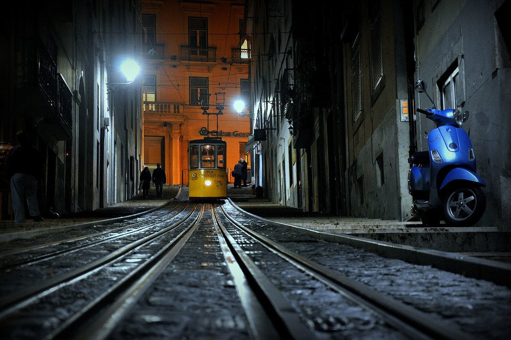 Глория, Лавра, Бика