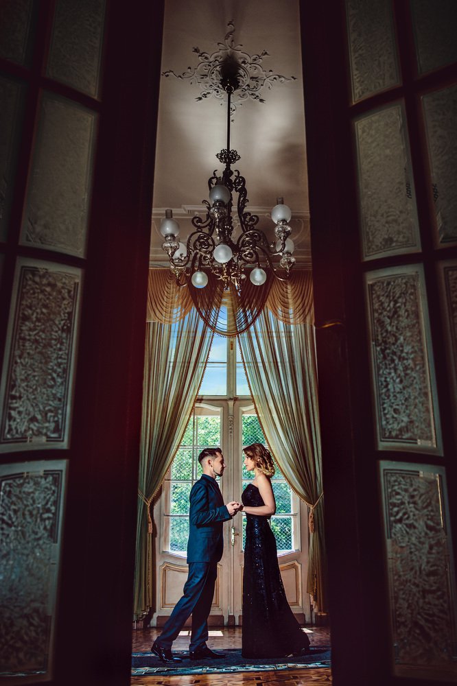 Сквозь щель