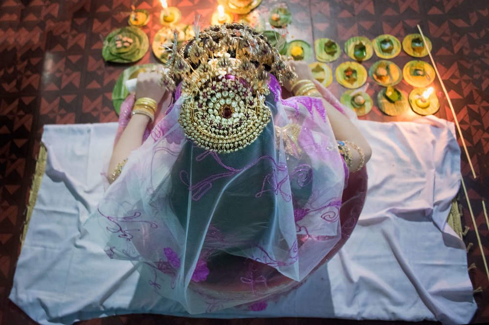 The Bride from Behind