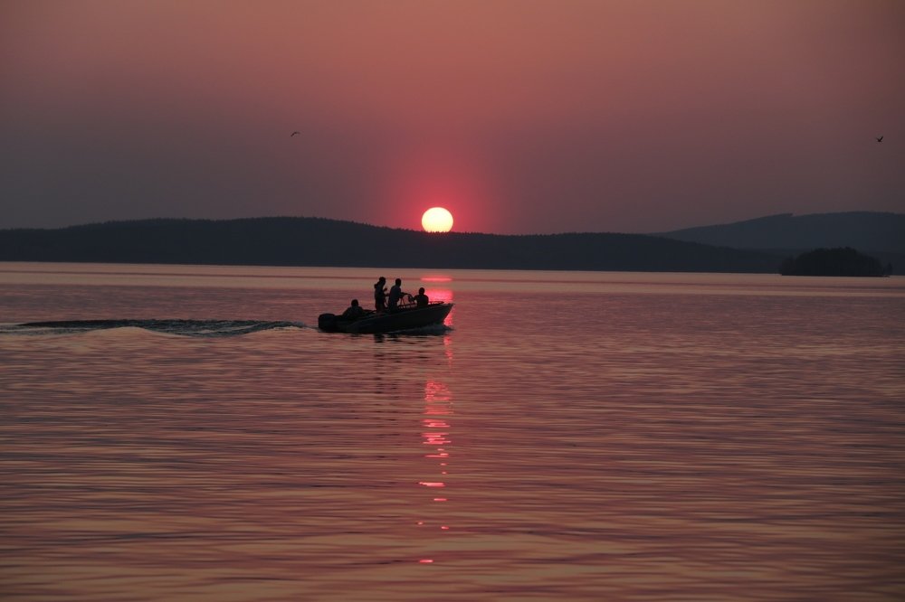 Закат на озере Исетском